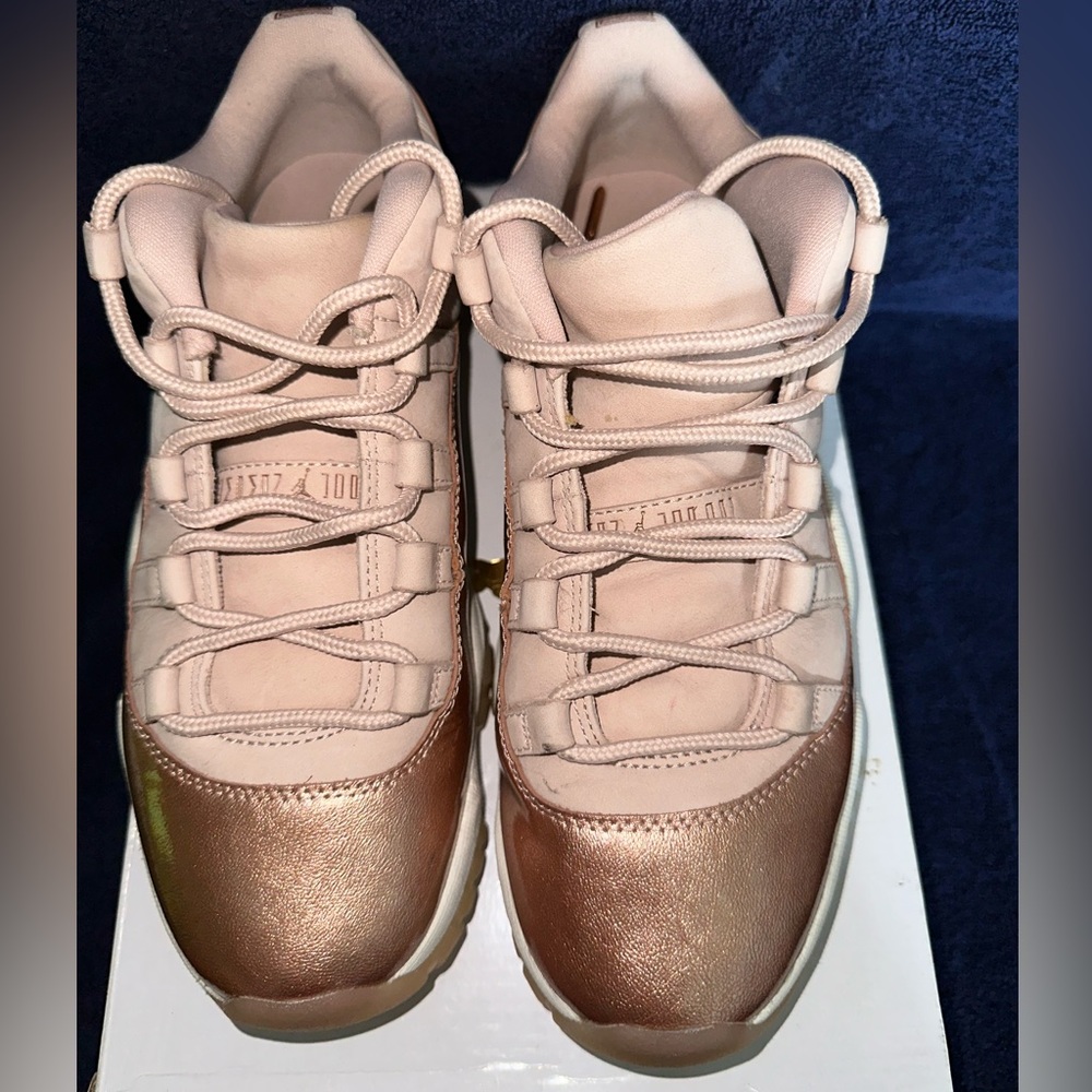 Women’s Nike Air Jordan 11 Retro Rose Gold Size 8.5